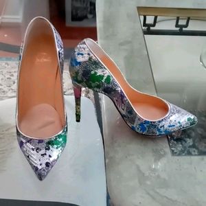 RED BOTTOM Christian Louboutin HEELS!